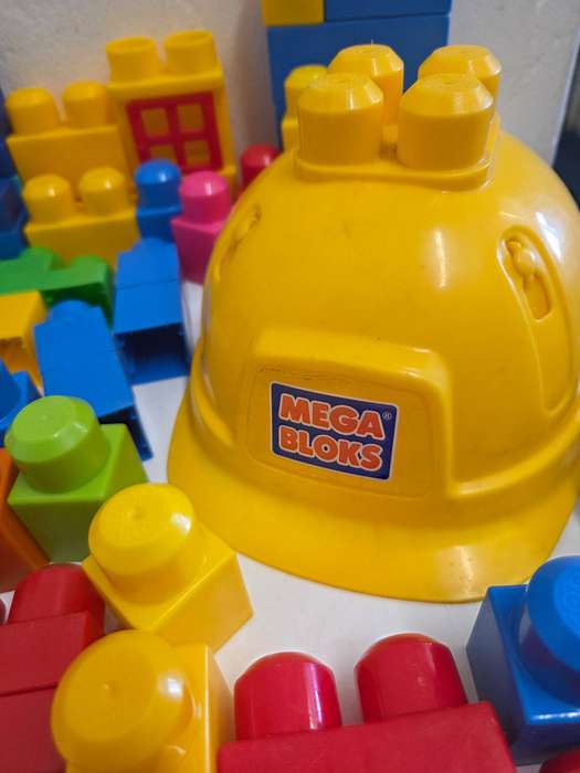 140 Piece Mega Bloks - Including hard hat