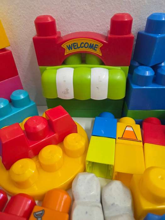 140 Piece Mega Bloks - Including hard hat