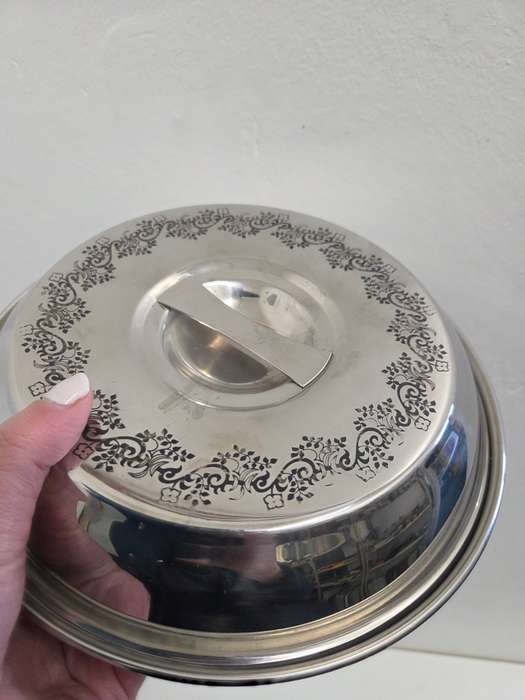 2 x 3 Division Stainless Steel Serving Dishes - Stainless steel divider dishes Perfect condition