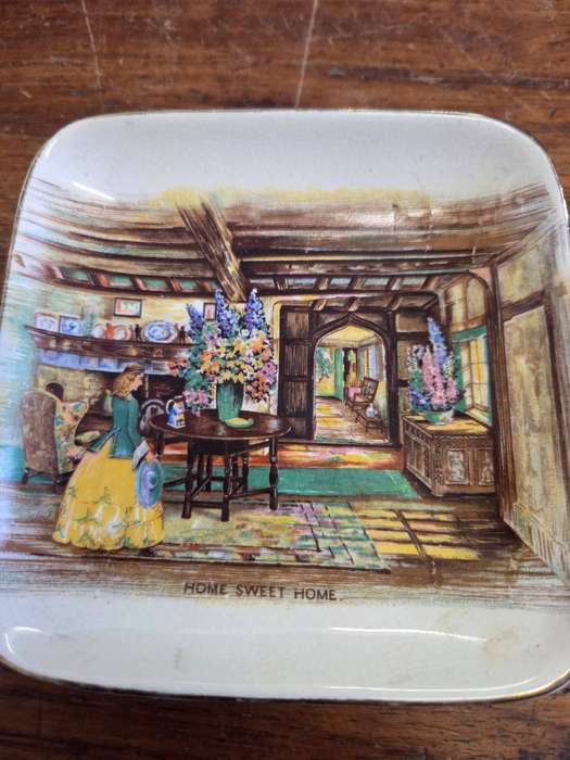 Vintage Sandlandware pin dish - 10cm x 10cm