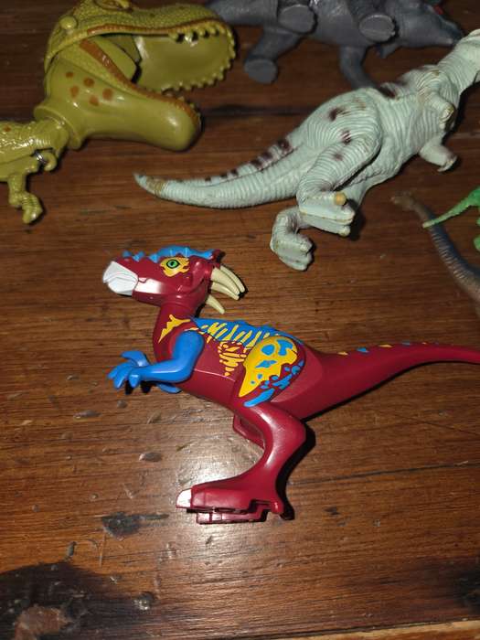 8 x Dinosaur toys