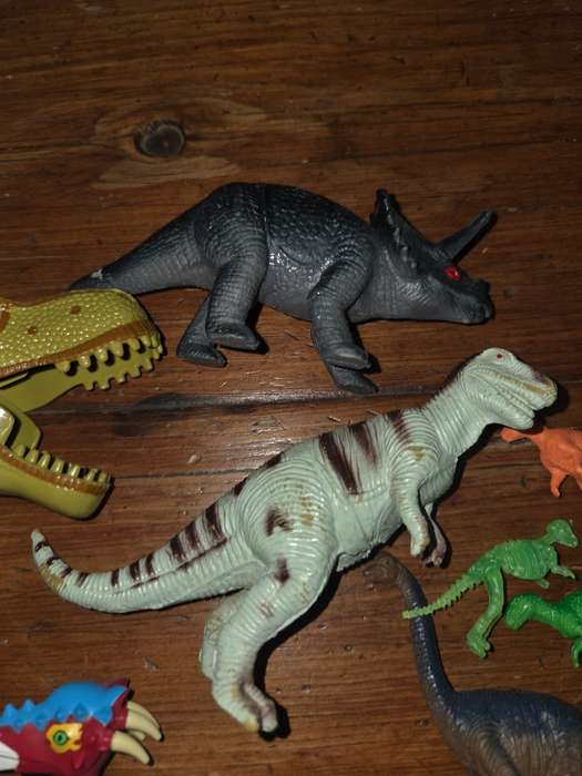 8 x Dinosaur toys