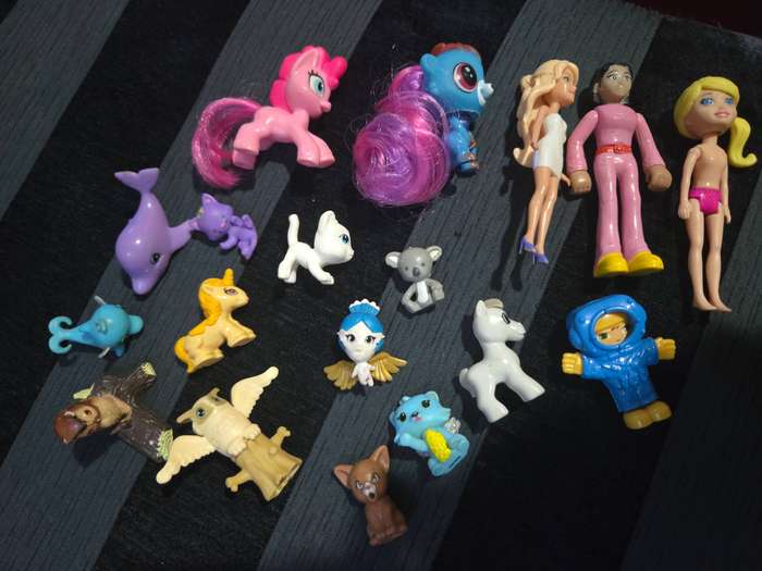 18 x Miniature Toy figurines - Animals and Dolls