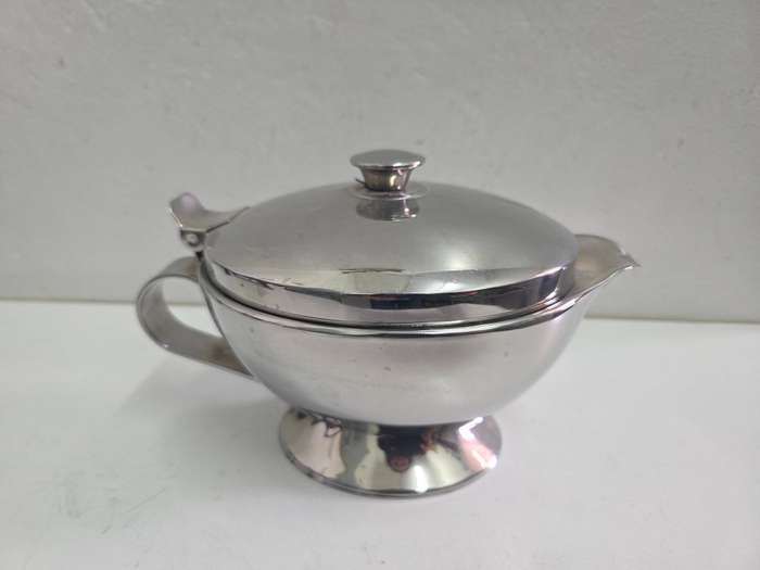 Stainless steel Sauce Jug with hinged lid Great quality Heavy item
