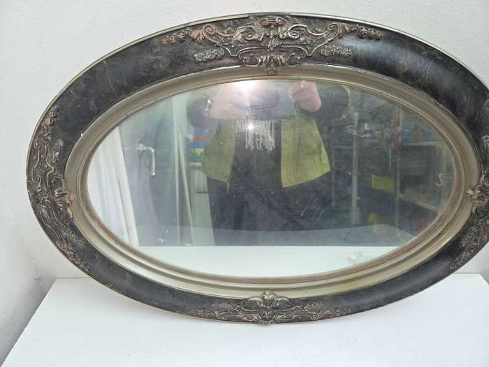 Mirror in beautiful Vintage ornate oval frame Size - 62cm x 42cm