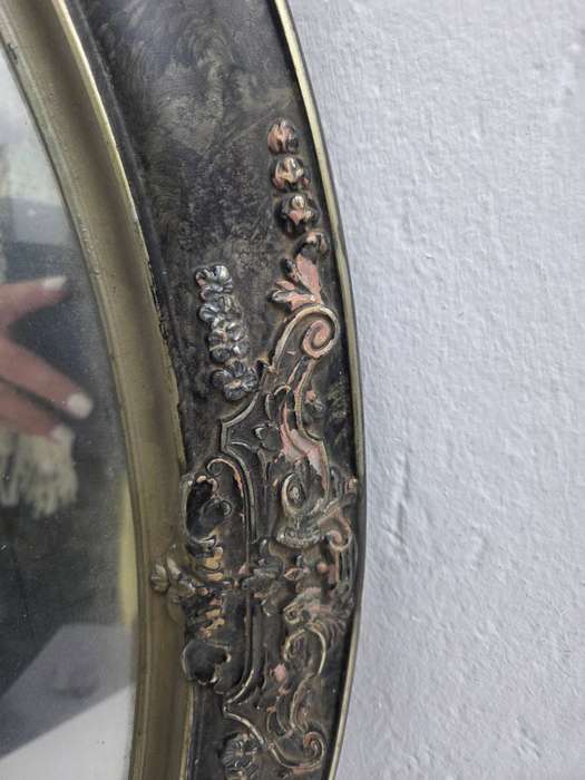 Mirror in beautiful Vintage ornate oval frame Size - 62cm x 42cm