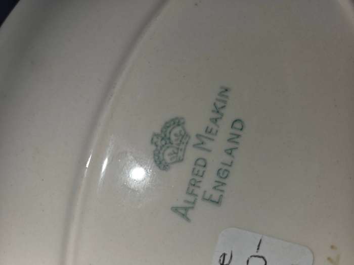 Vintage Alfred Meakin Sauce Jug and Saucer - Beautiful piece in great condition condition