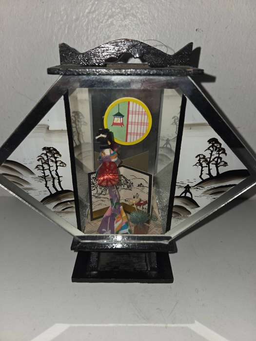 Beautiful Vintage Japanese diorama with mirror detail - Size - 21cm x 20cm oriental