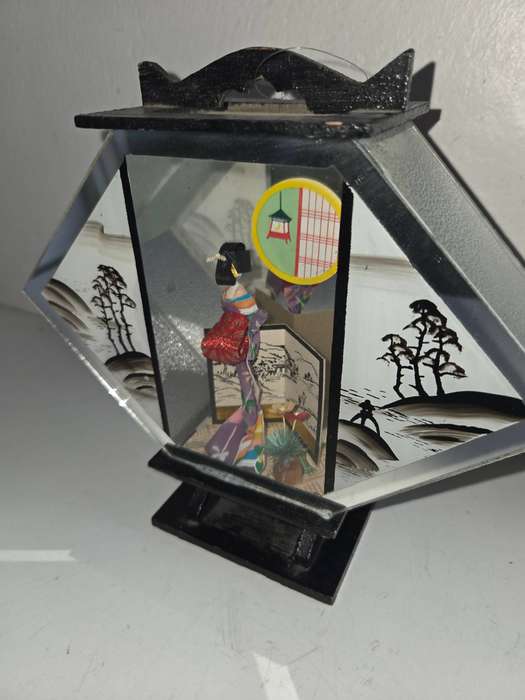 Beautiful Vintage Japanese diorama with mirror detail - Size - 21cm x 20cm oriental