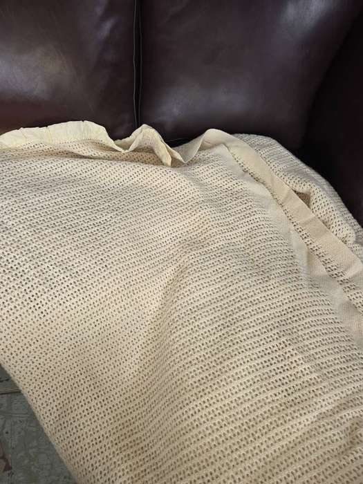 Beautiful blanket - Waverley blanket - Pure New wool Size - 2.10m x 1.65m Excellent condition