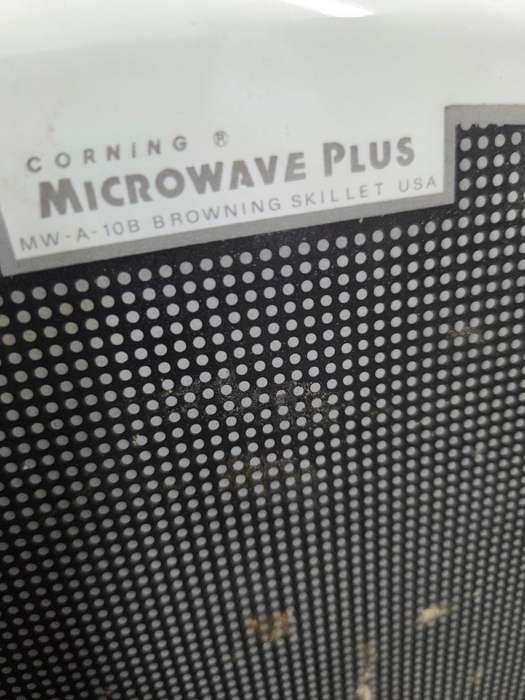 Corningware dish with lid - Corning ware Microwave Plus Browning Skillet USA Size - 25cm x 25cm and