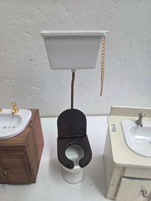 3 x Doll house Miniatures - Bathroom items