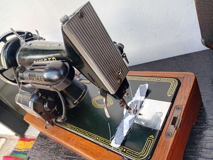 Vintage Electric Singer Sewing Machine