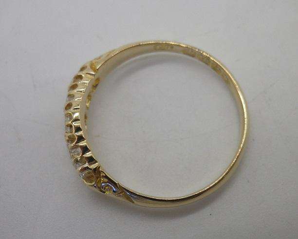 18ct Gold Edwardian Hallmarked Ring set with 5 CZ. Birmingham 1909. Size P 1/2. 2.76 g. Original box