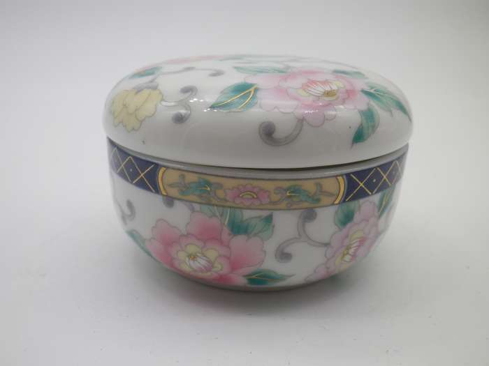 Vintage Imperial Imari Kyoto little lidded round trinket pot