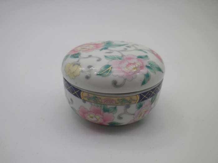 Vintage Imperial Imari Kyoto little lidded round trinket pot