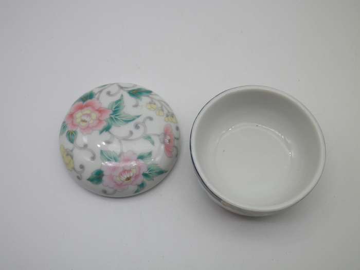 Vintage Imperial Imari Kyoto little lidded round trinket pot
