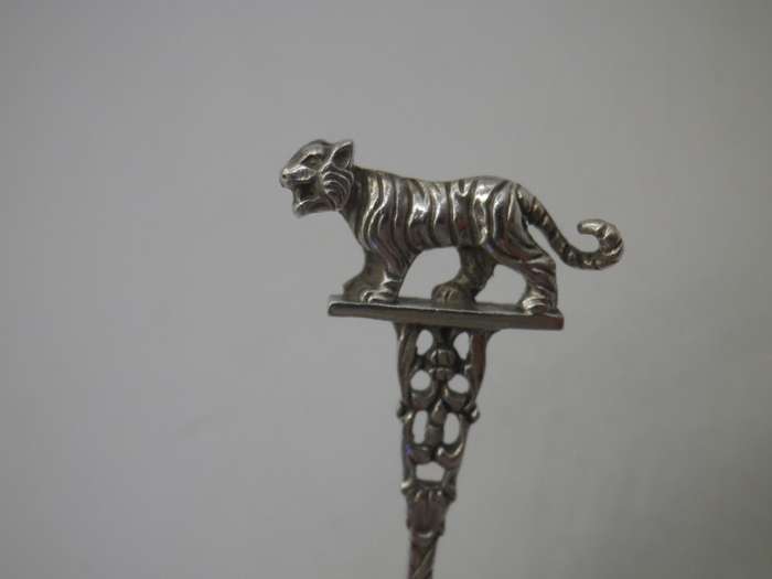 Sterling Silver TIGER FIGURAL teaspoon. Malaysia. 10.06 grams. 10cm long