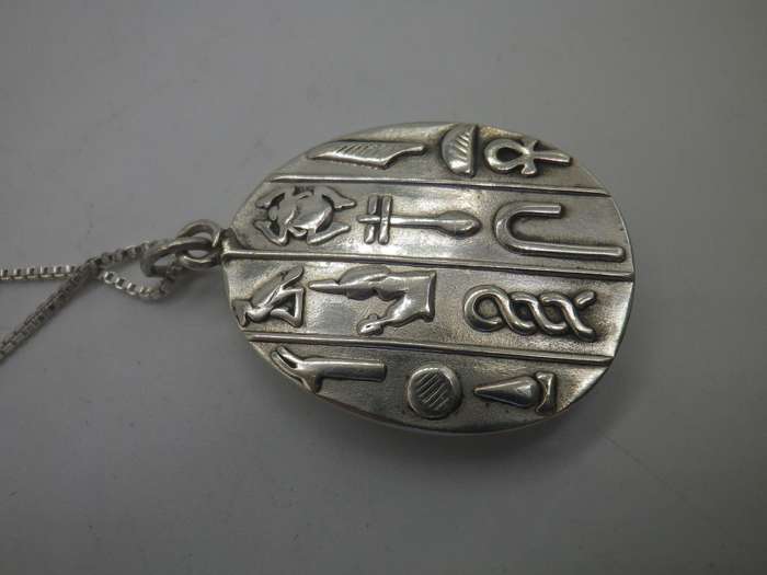 EGYPTIAN STERLING SILVER SCARAB BEETLE VINTAGE NECKLACE. STUNNING!!