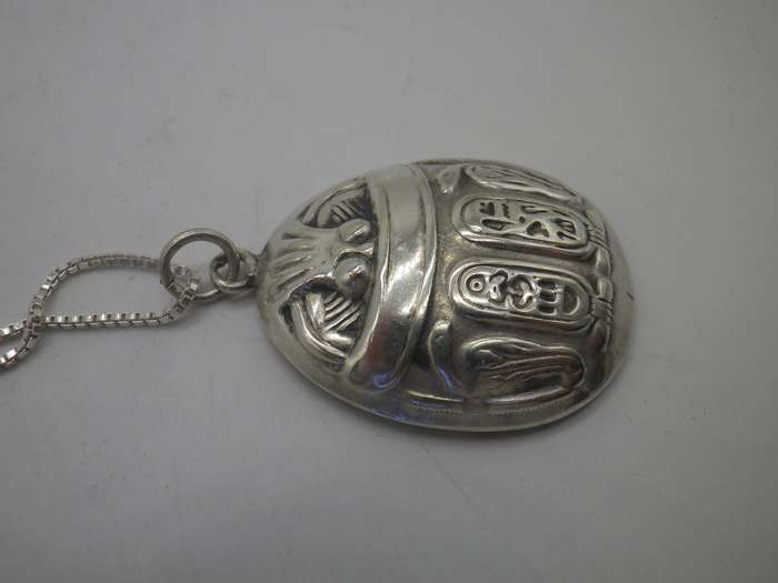 EGYPTIAN STERLING SILVER SCARAB BEETLE VINTAGE NECKLACE. STUNNING!!
