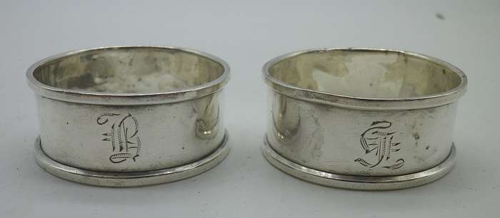 Pair Hallmarked Sterling silver serviette rings. Birmingham, 1917 Jones&Crompton 21 g 4.5x1.8 cm