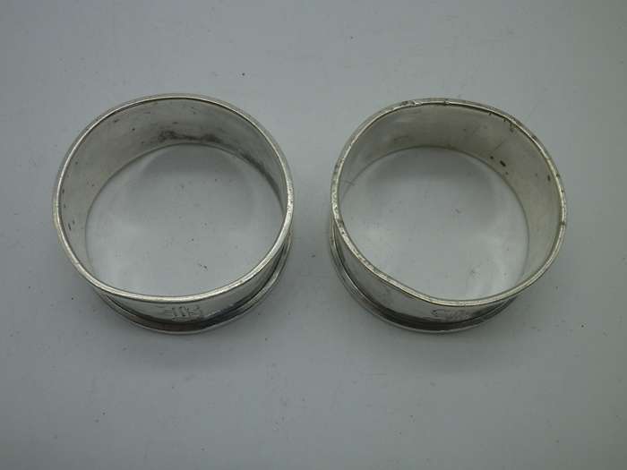 Pair Hallmarked Sterling silver serviette rings. Birmingham, 1917 Jones&Crompton 21 g 4.5x1.8 cm