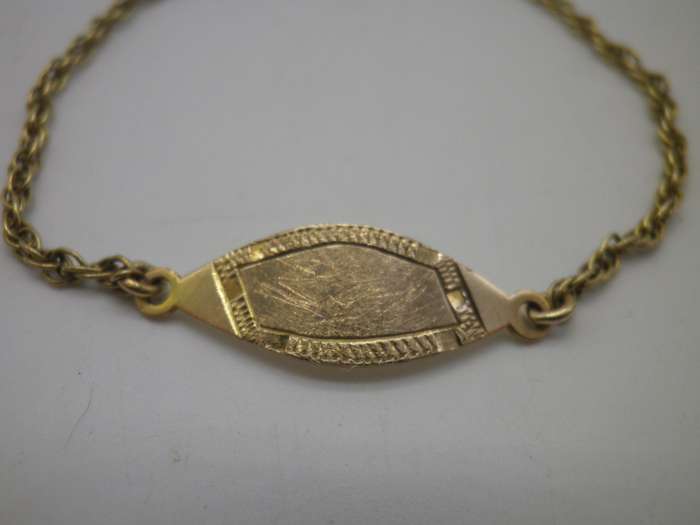 Vintage 9ct Gold Dainty Idenity Bracelet. 1.82 grams. cm long.