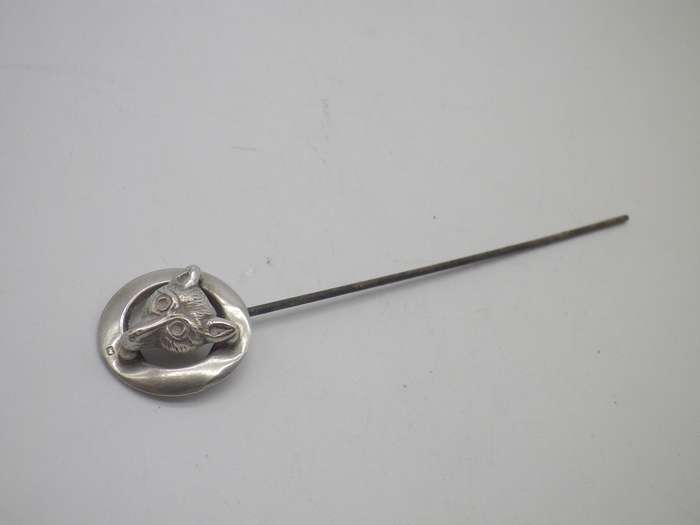 Edwardian 1910 Hallmarked silver FOX hat pin. Birmingham, Pearce & Thompson. Steel pin 12cm