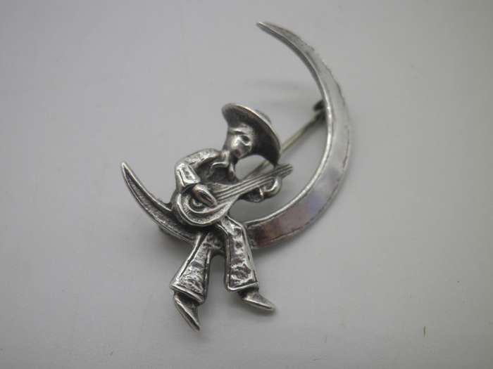 Vintage Silver Man in the Moon Brooch. 4 cm. 4.01g