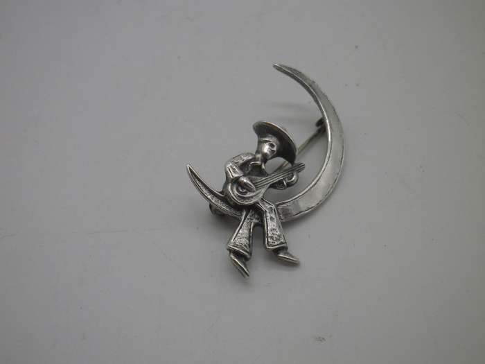 Vintage Silver Man in the Moon Brooch. 4 cm. 4.01g