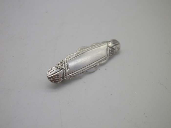 Sterling Silver BABY brooch or tie pin. Open Cartouche for engraving 3.2 cm. 1.10g