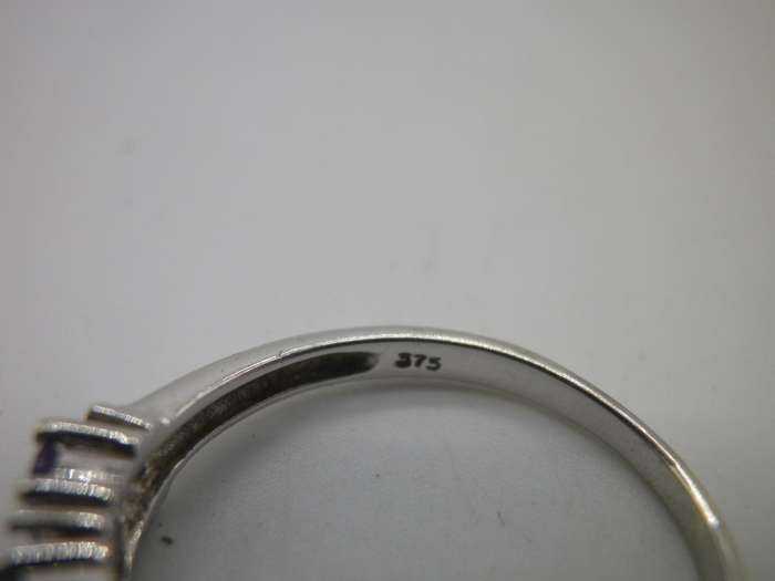 9ct White Gold & Tanzanite ring. NWJ Jewelers. Size: P 2.13 grams.