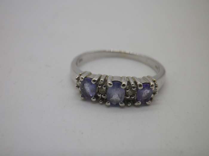 9ct White Gold & Tanzanite ring. NWJ Jewelers. Size: P 2.13 grams.
