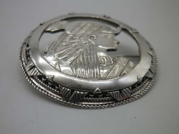 OSIRIS Egyptian Hallmarked Silver Vintage brooch.  4cm 13.9g Stunning