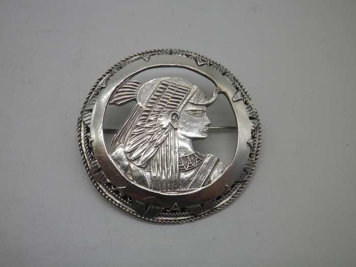 OSIRIS Egyptian Hallmarked Silver Vintage brooch.  4cm 13.9g Stunning
