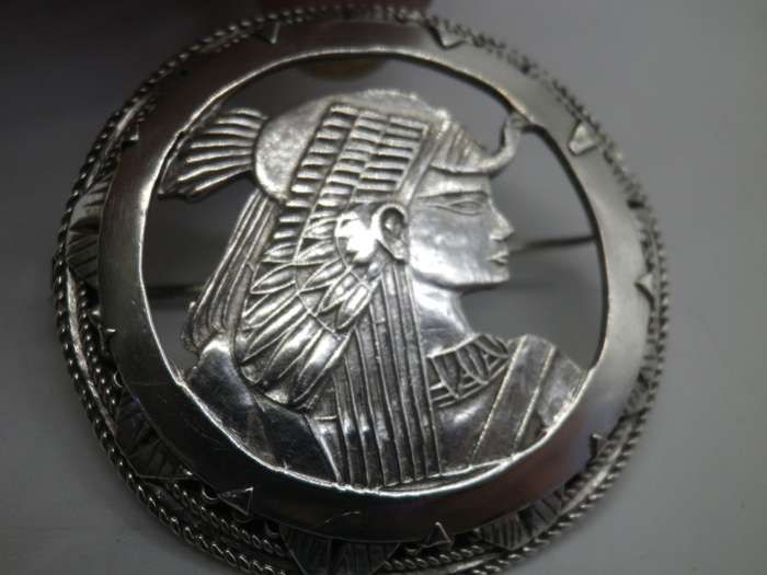 OSIRIS Egyptian Hallmarked Silver Vintage brooch.  4cm 13.9g Stunning