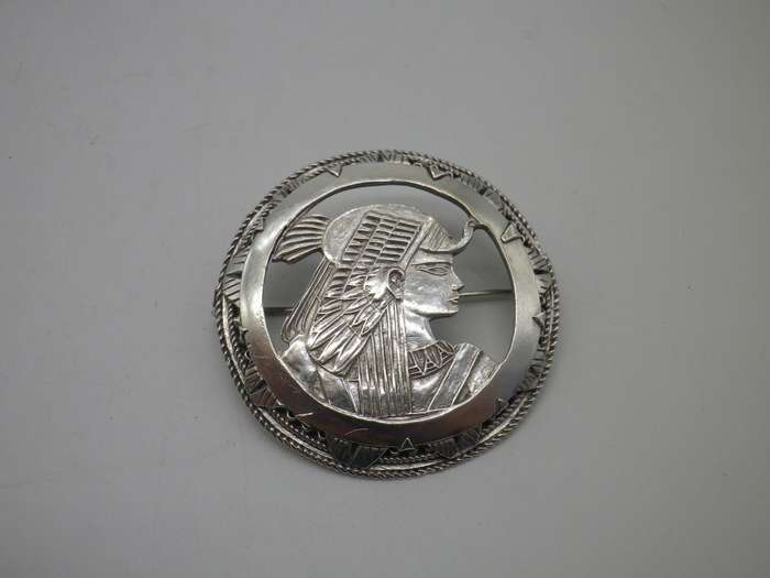 OSIRIS Egyptian Hallmarked Silver Vintage brooch.  4cm 13.9g Stunning