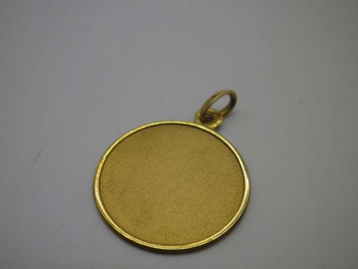 Vintage 9ct Yellow Gold disc pendant. Perfect to engrave. 1.7cm 1.4g