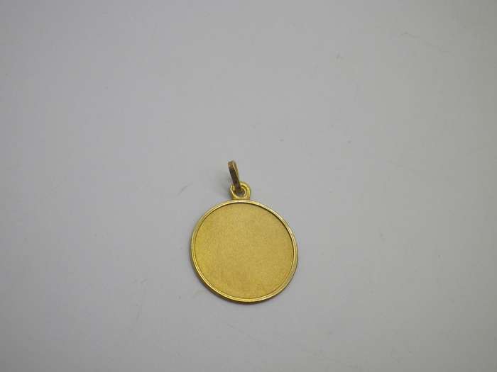 Vintage 9ct Yellow Gold disc pendant. Perfect to engrave. 1.7cm 1.4g