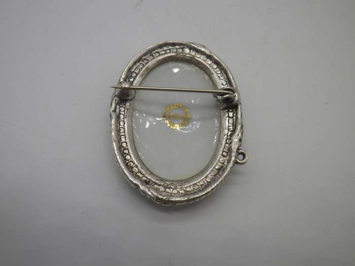 Genuine LIMOGES, France medallion Brooch in Silver frame. 5 x 3.5cm Fragonard Courting Couple