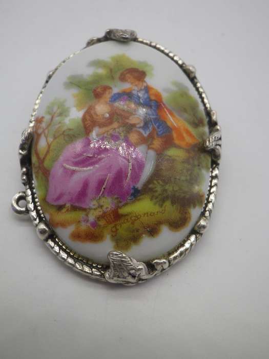 Genuine LIMOGES, France medallion Brooch in Silver frame. 5 x 3.5cm Fragonard Courting Couple