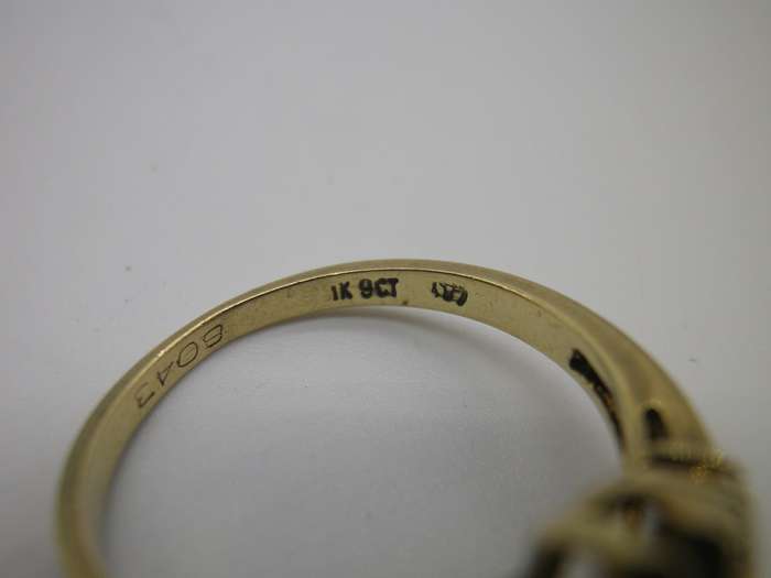 Vintage 9ct Yellow gold and Diamond ring. Size N 1/2. 3.4grams