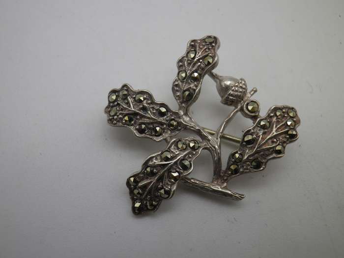 Sterling Silver & Marcasite Vintage Acorn brooch