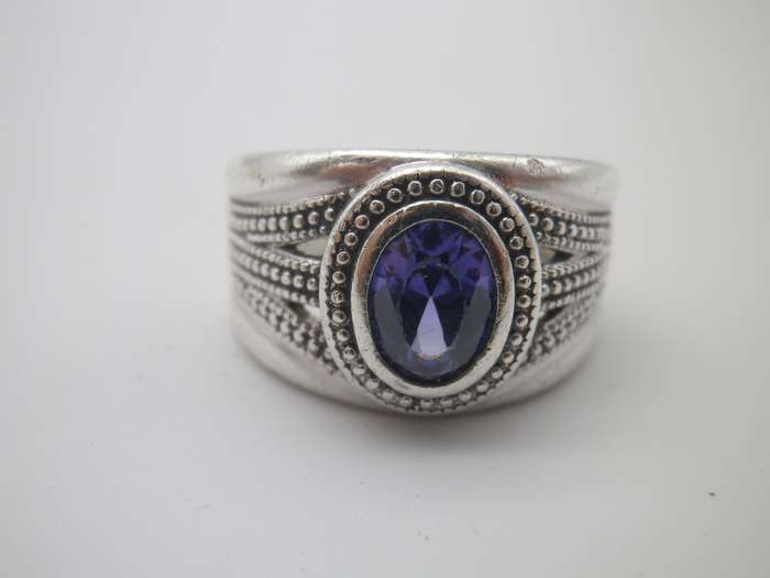 Beautiful Vintage Sterling Silver & Blue stone- likely Tanzanite Ring. Size O 1/2. 7.23 grams