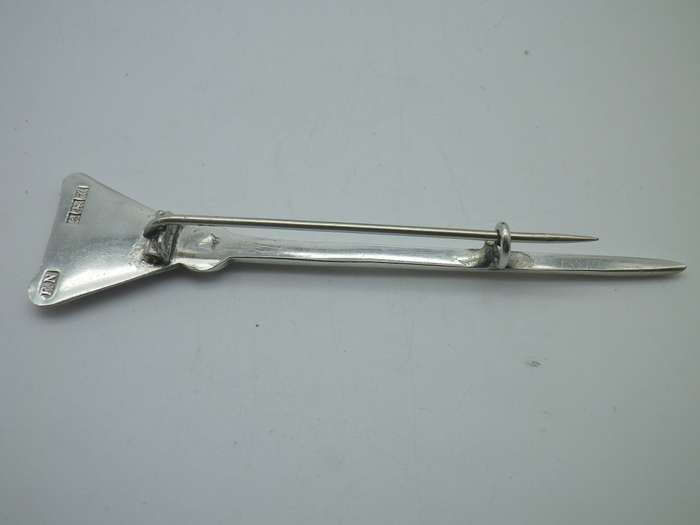 Hallmarked Sterling Silver CELTIC Kilt pin or brooch. Birmingham 1957 7.8cm 7.5g