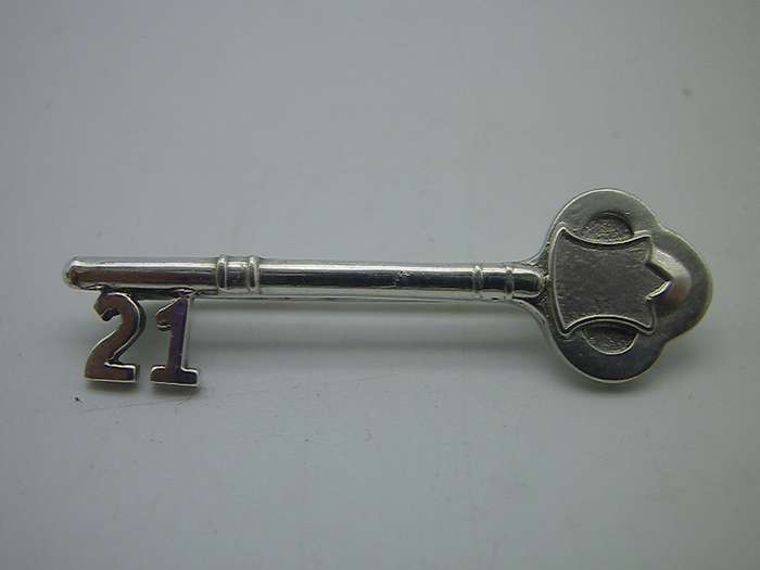 Dainty Hallmarked Sterling Silver 21st Birthday Key brooch or tie pin. 3.8 cm