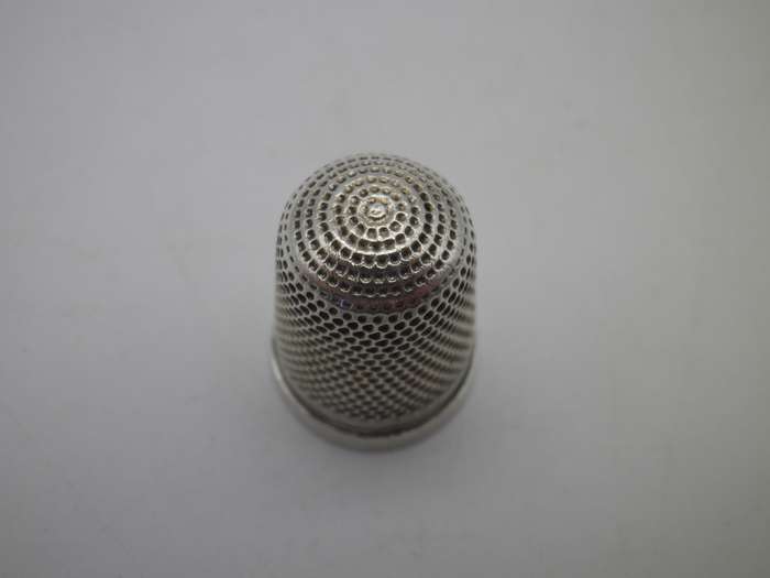 Hallmarked Silver THIMBLE! Chester, Maker Charles Horner. 5g Excellent Condition