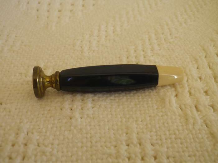 Vintage Bakelite & Brass Wax Seal. Not engraved