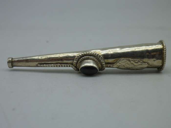 Vintage Sterling Silver Cigarette Holder with garnet inset. 5.5cm long