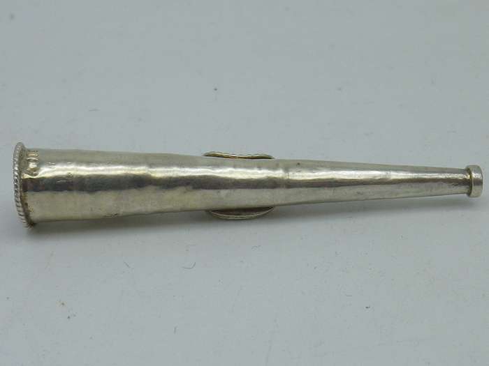 Vintage Sterling Silver Cigarette Holder with garnet inset. 5.5cm long